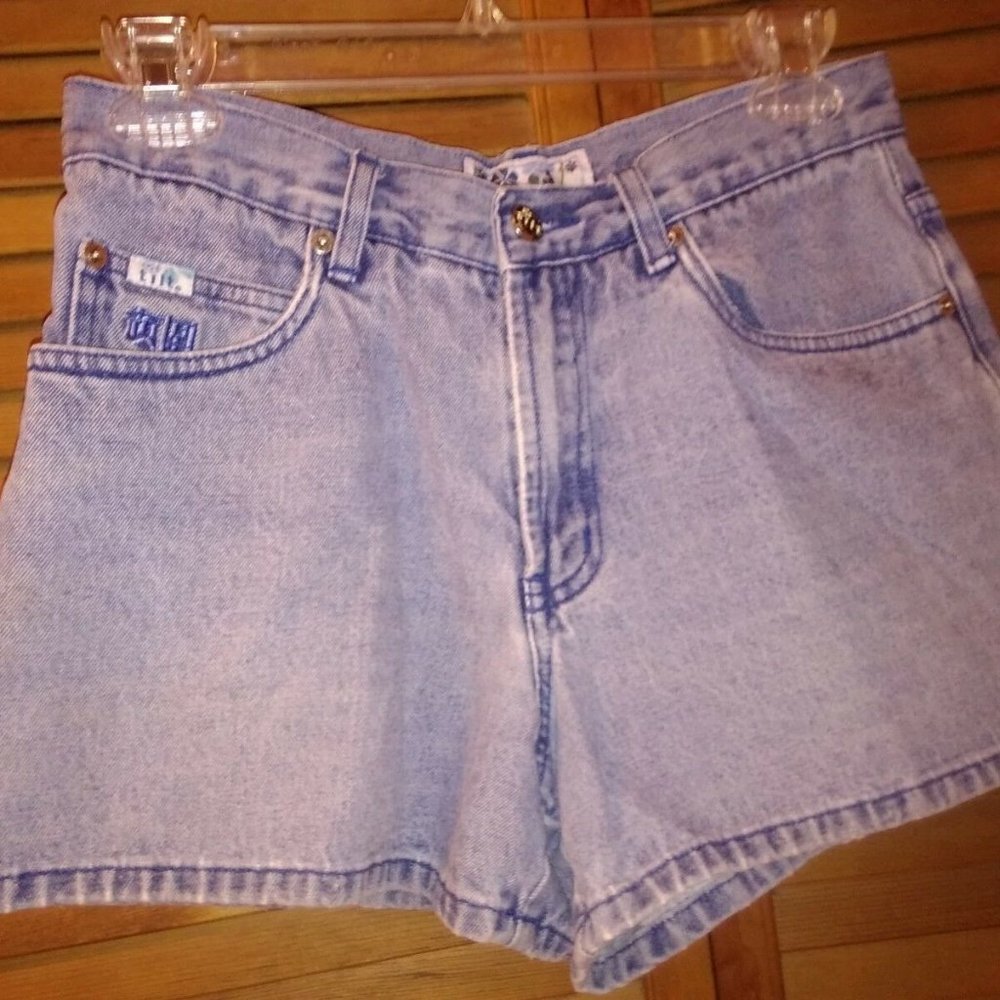 blue jean shorts size 5 waist 28 inseam 3